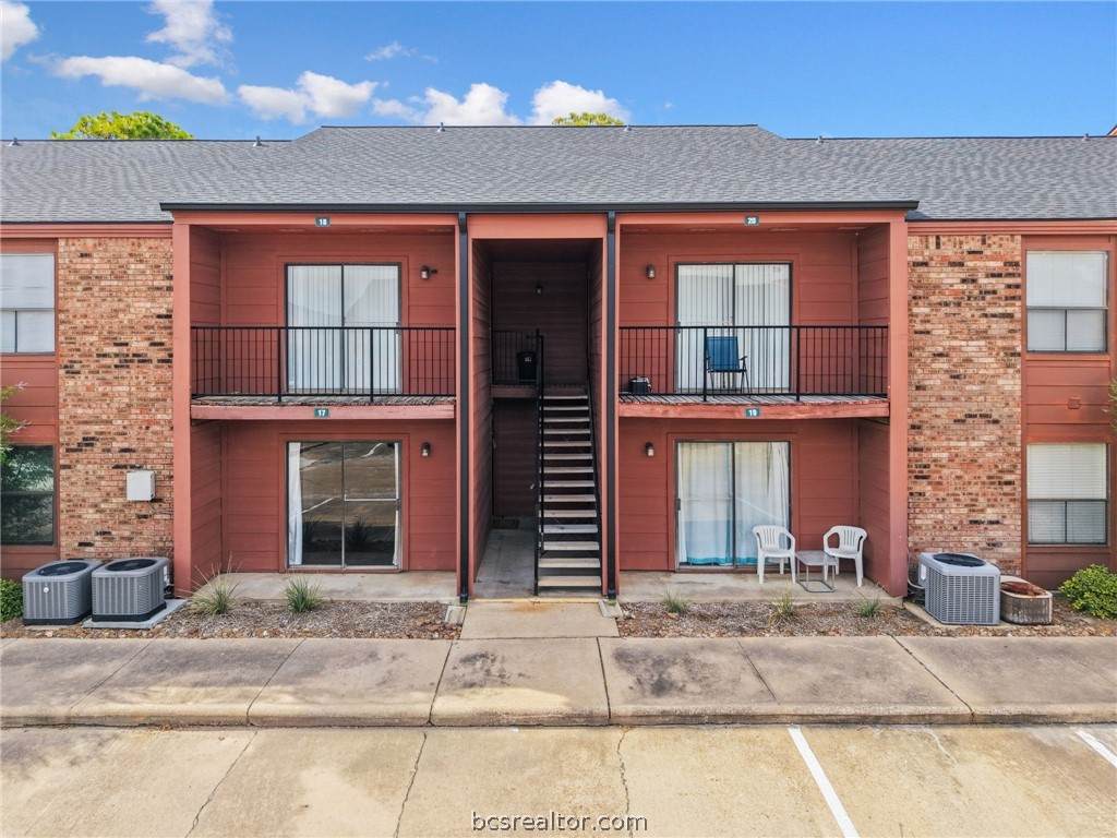 904 University Oaks - Photo 1