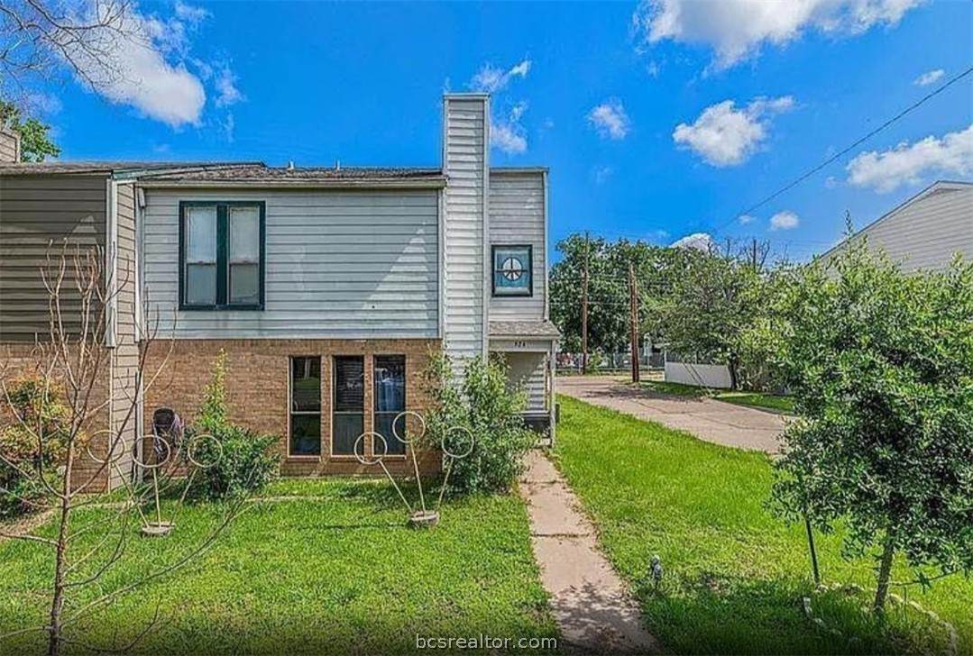 924 Navidad Street - Photo 1