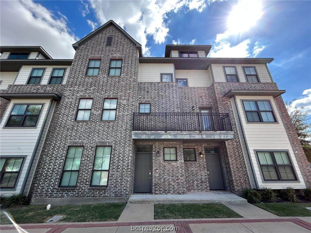 632 Clay - Photo 1