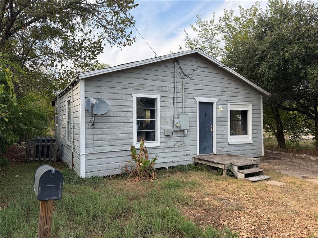 806 Henderson Street - Photo 1