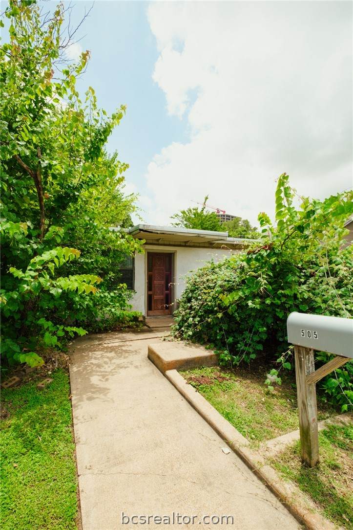 505 Foch Street - Photo 1