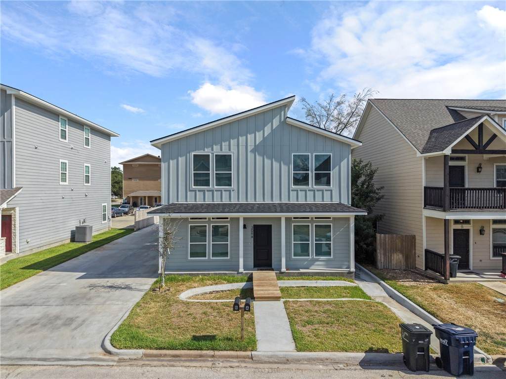 306 Live Oak Street - Photo 1