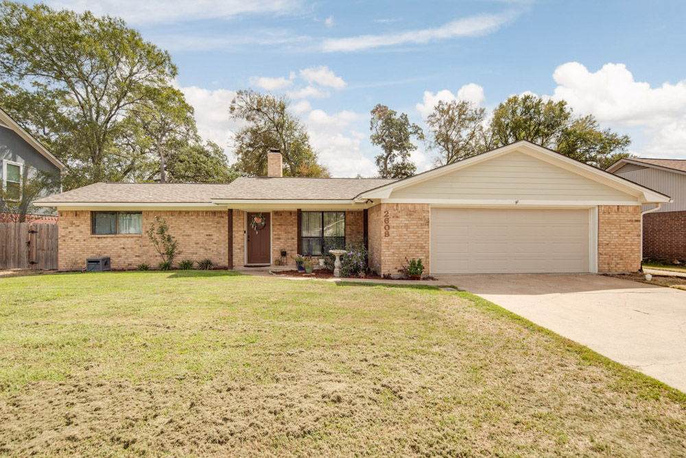 2608 Sandlewood Court - Photo 1