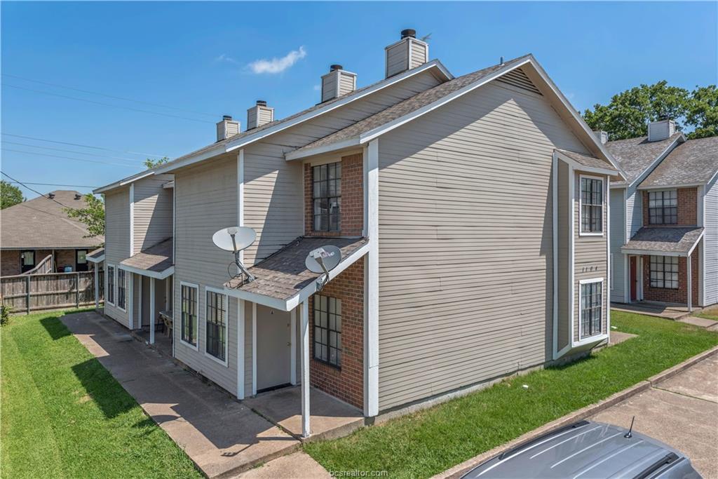 1104 Verde Drive - Photo 1