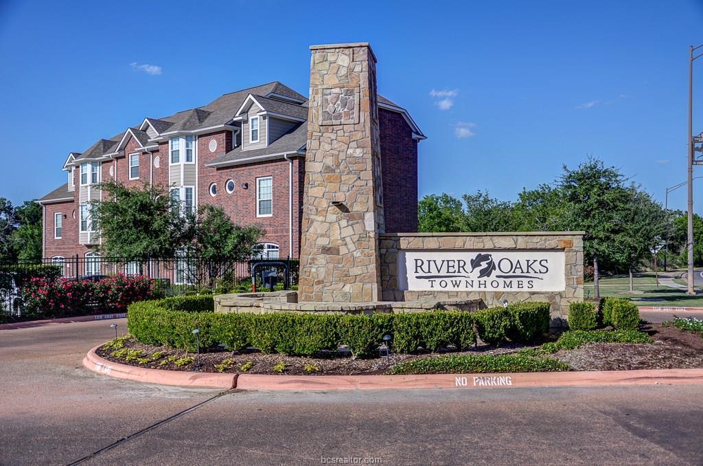 305 Holleman - Photo 1