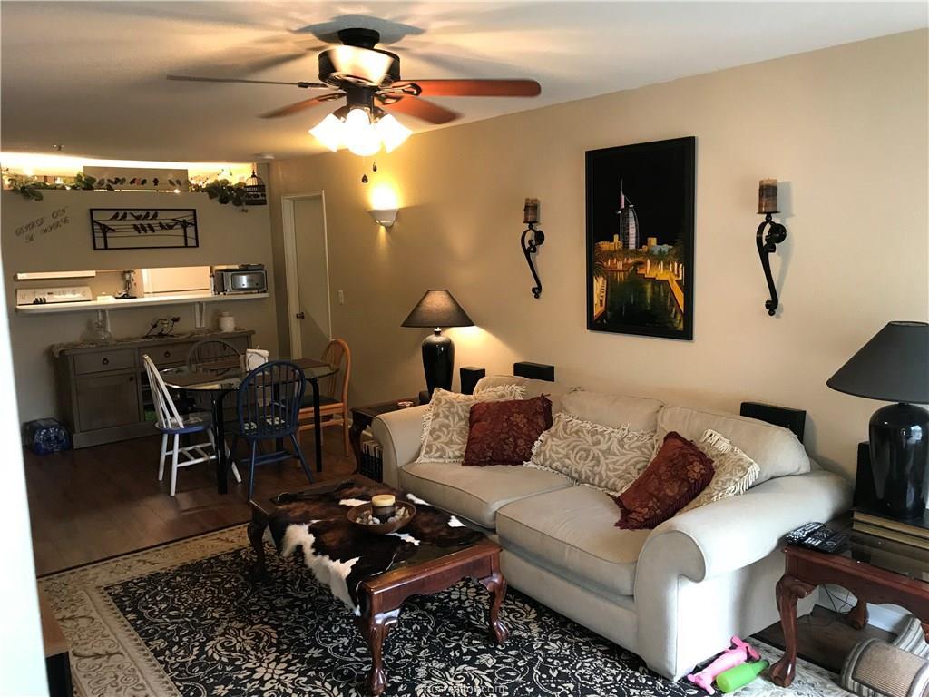 515 Southwest Parkway - Photo 1