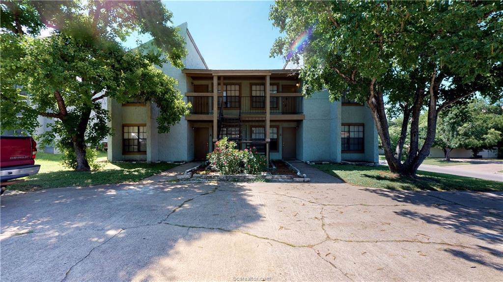 411 Manuel Dr - Photo 1