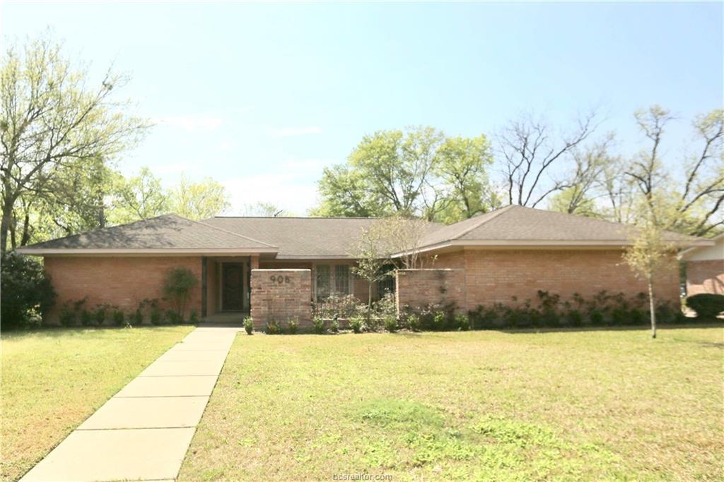 906 Pershing Drive - Photo 1
