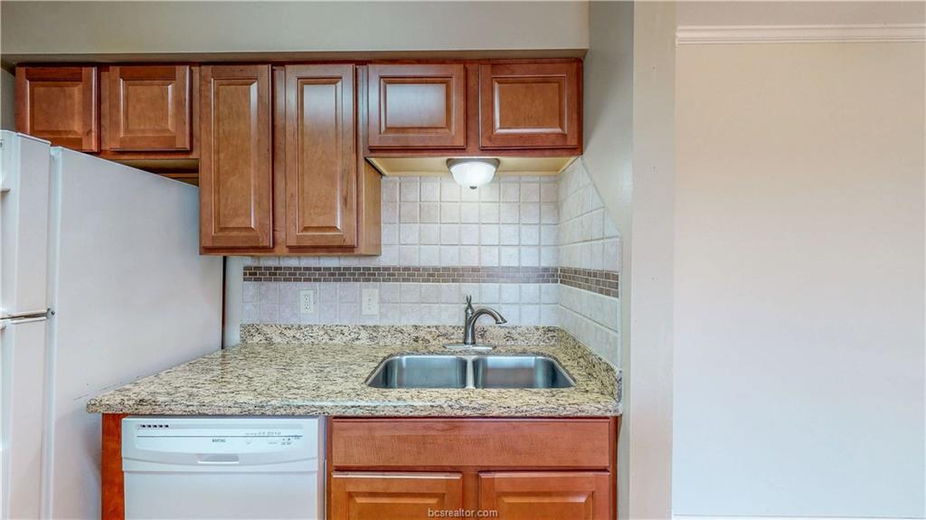 904 University Oaks - Photo 1