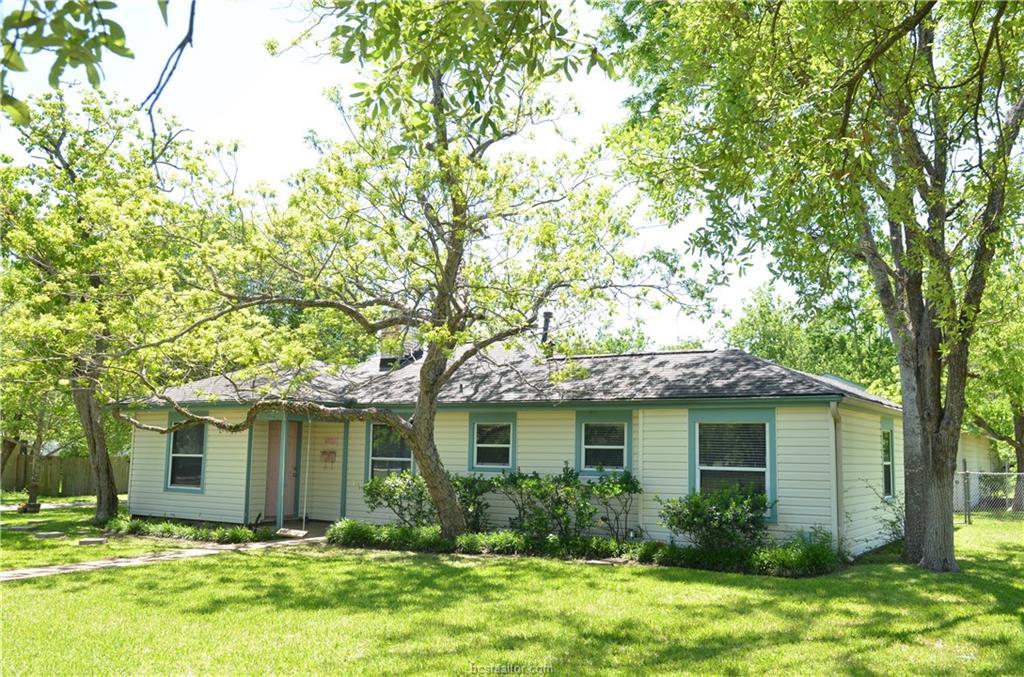 1022 Puryear - Photo 1