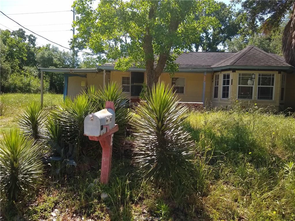 213 Lynn Drive - Photo 1