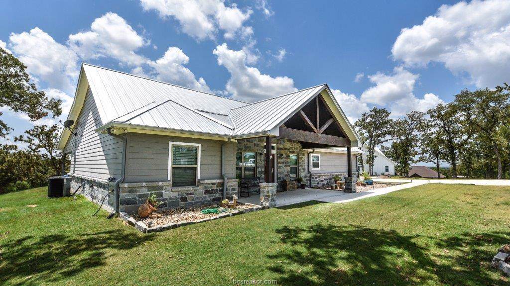 3052 Stonewood Drive - Photo 1