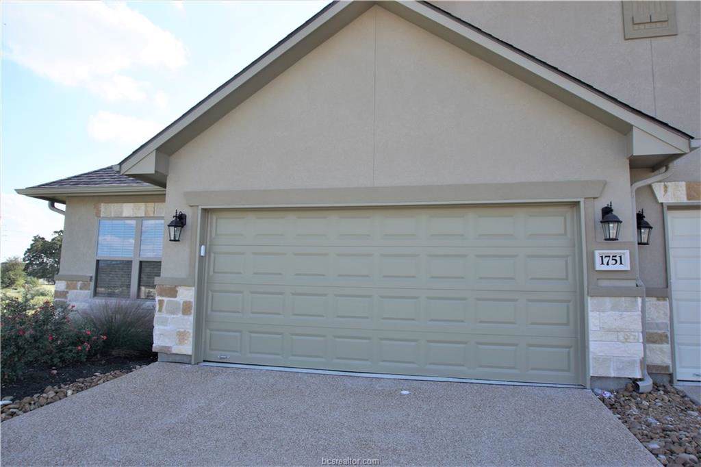 1751 Dakota - Photo 1
