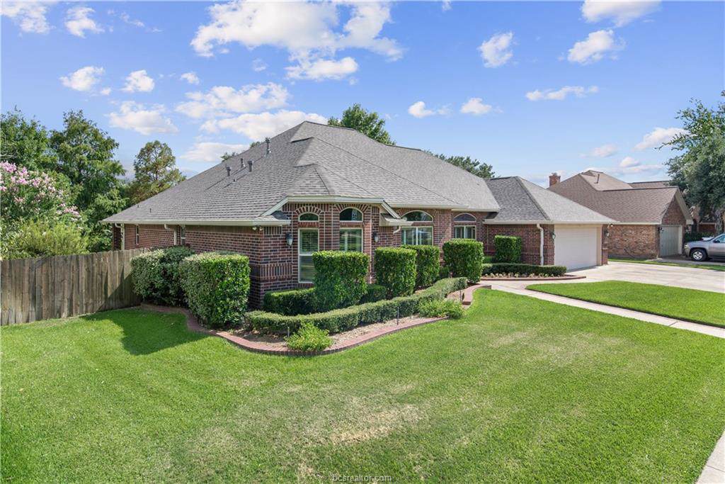 702 Canterbury Drive - Photo 1