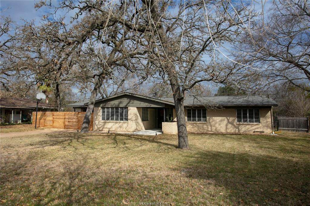 2109 Vinewood Drive - Photo 1