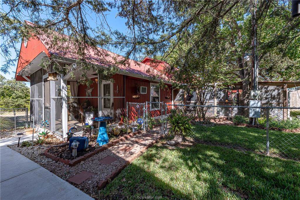 301 Sherwood - Photo 1