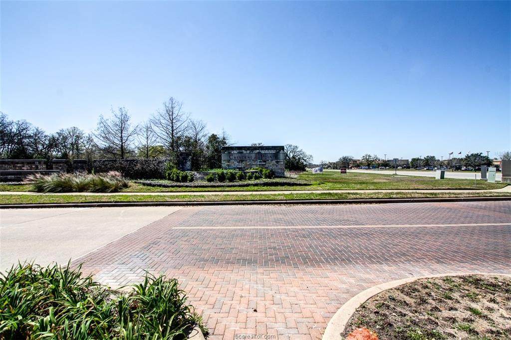 0000 University Dr. - Photo 1