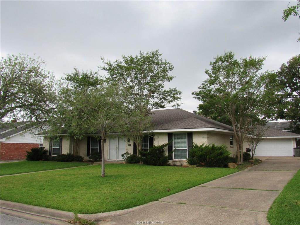 3804 Woodmere Drive - Photo 1