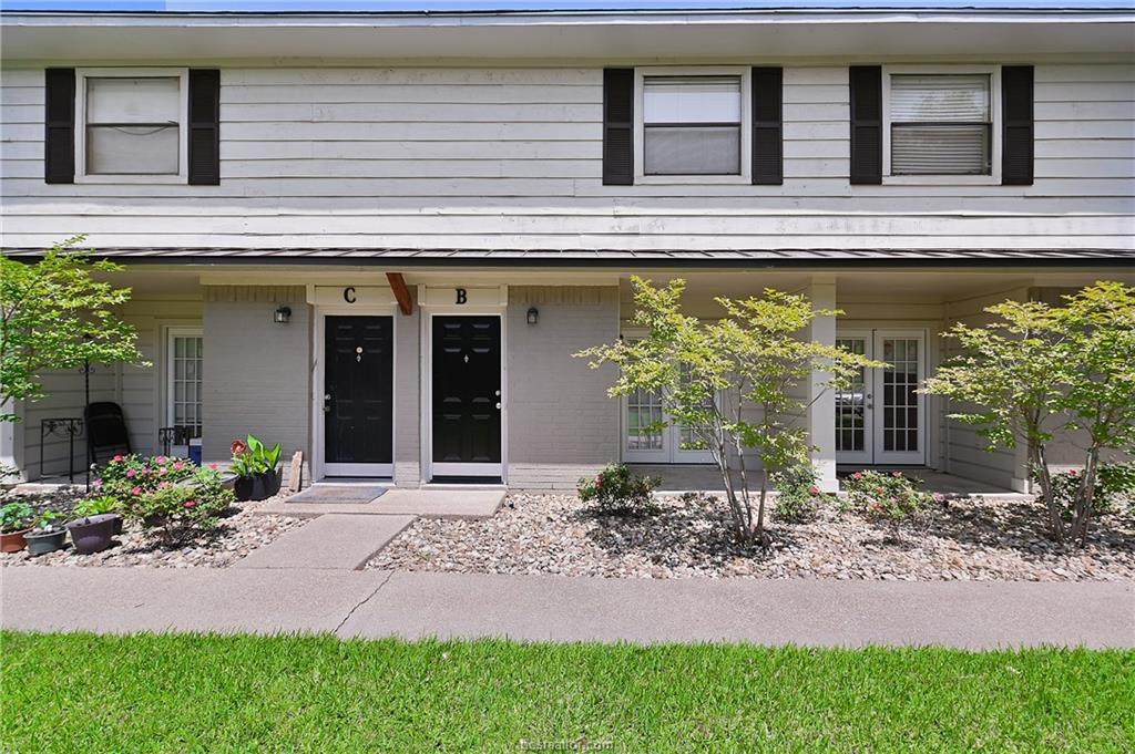 1410 Summit Street - Photo 1
