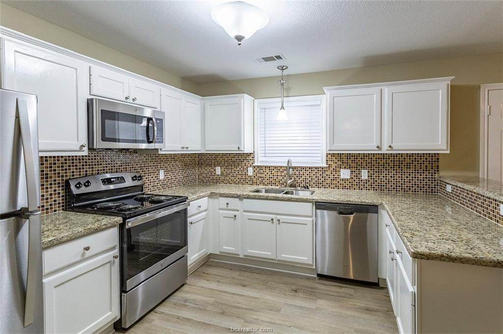 1627 Rock Hollow - Photo 1