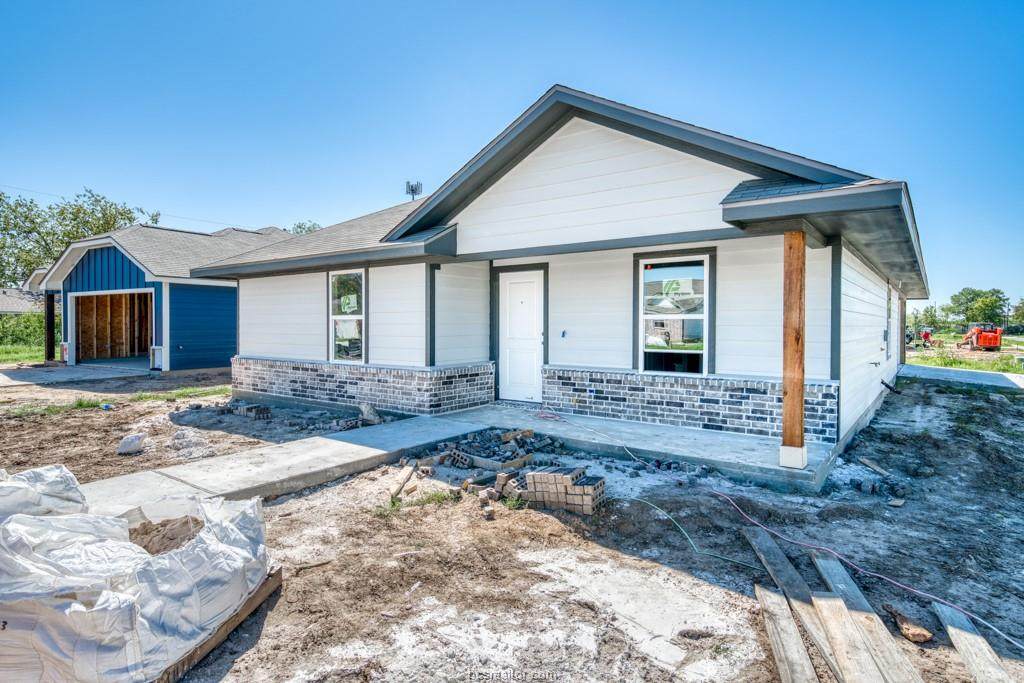 913 Northcrest - Photo 1