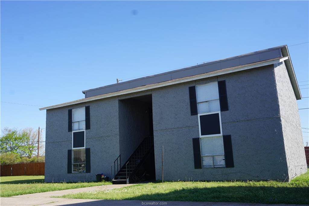 2703 Evergreen - Photo 1