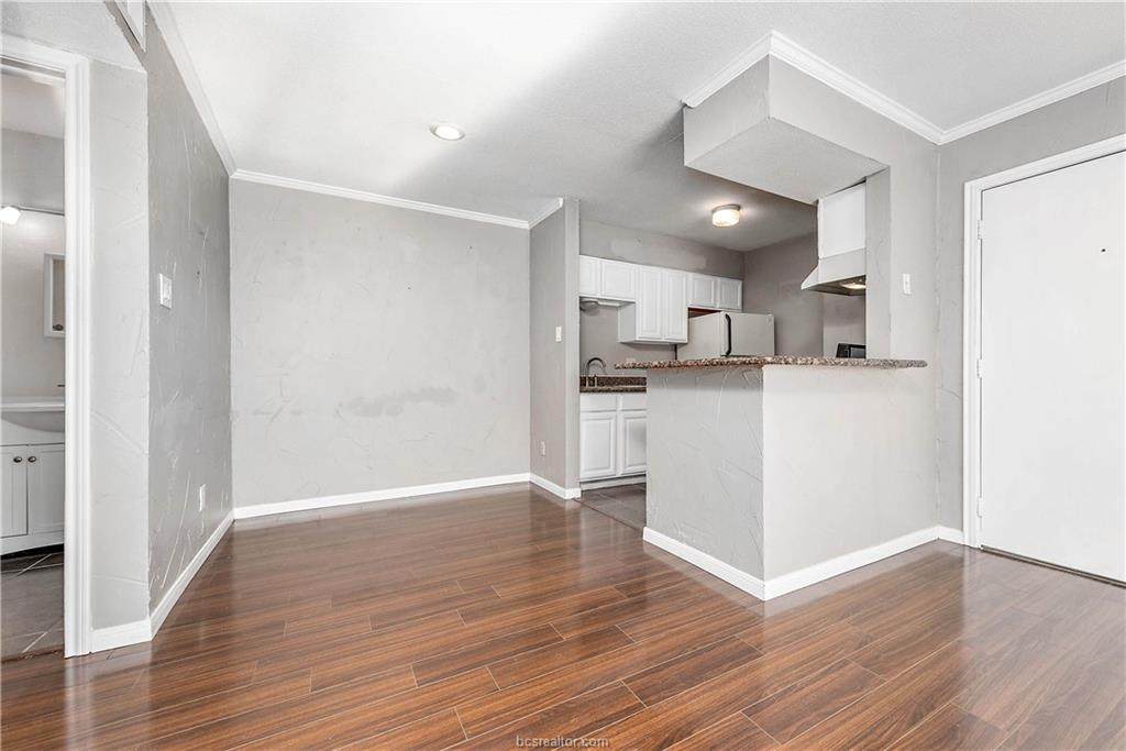 904 University Oaks Boulevard - Photo 1