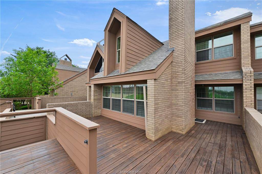 3122 Camelot - Photo 1