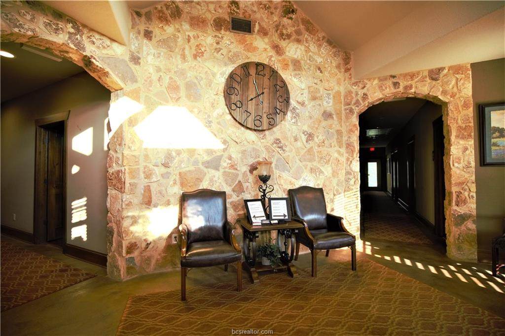 6750 Victoria, Suite 7 - Photo 1
