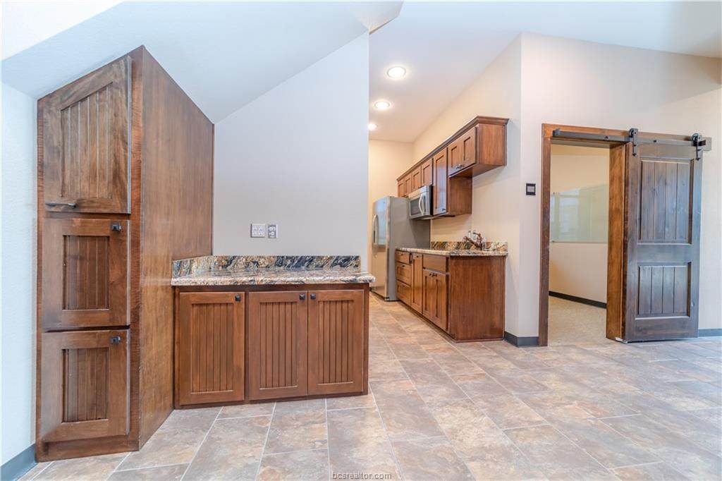 3091 University Drive - Photo 1