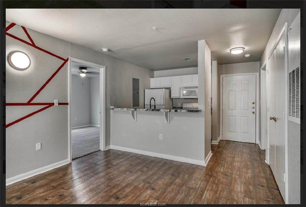 529 Southwest Parkway - Photo 1