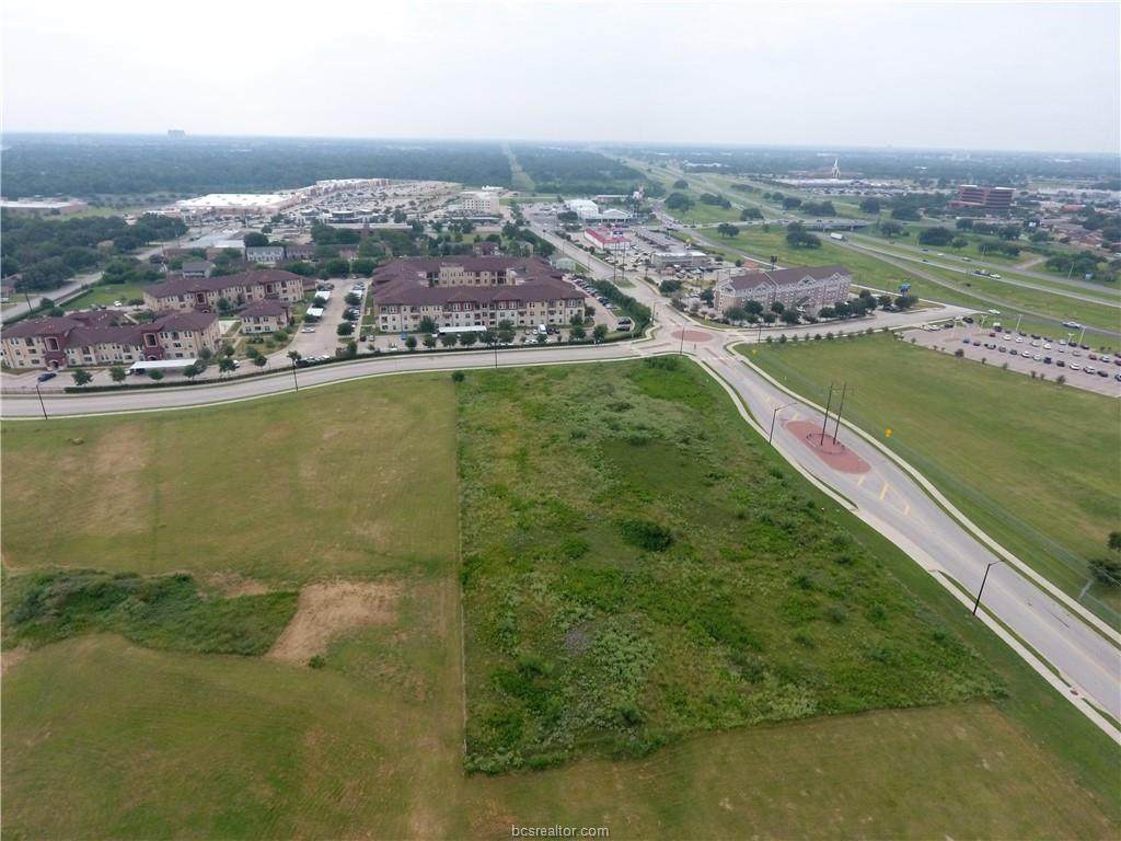 2815 Highpoint Drive - Photo 1