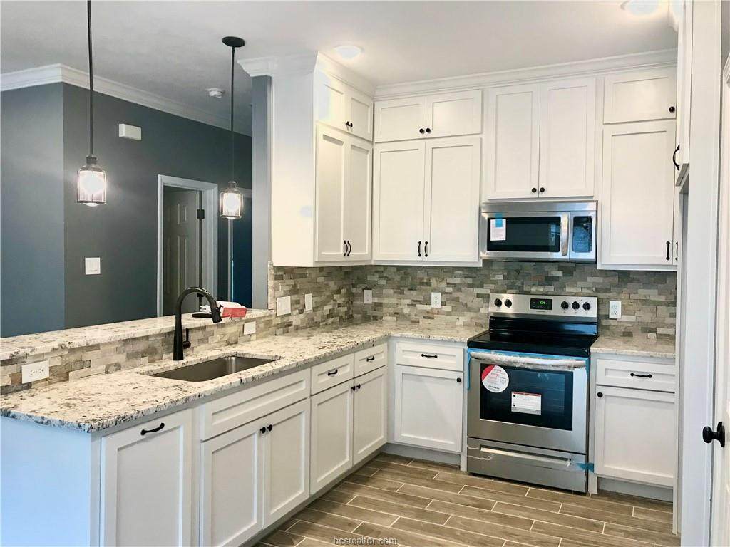 409 Duncan - Photo 1