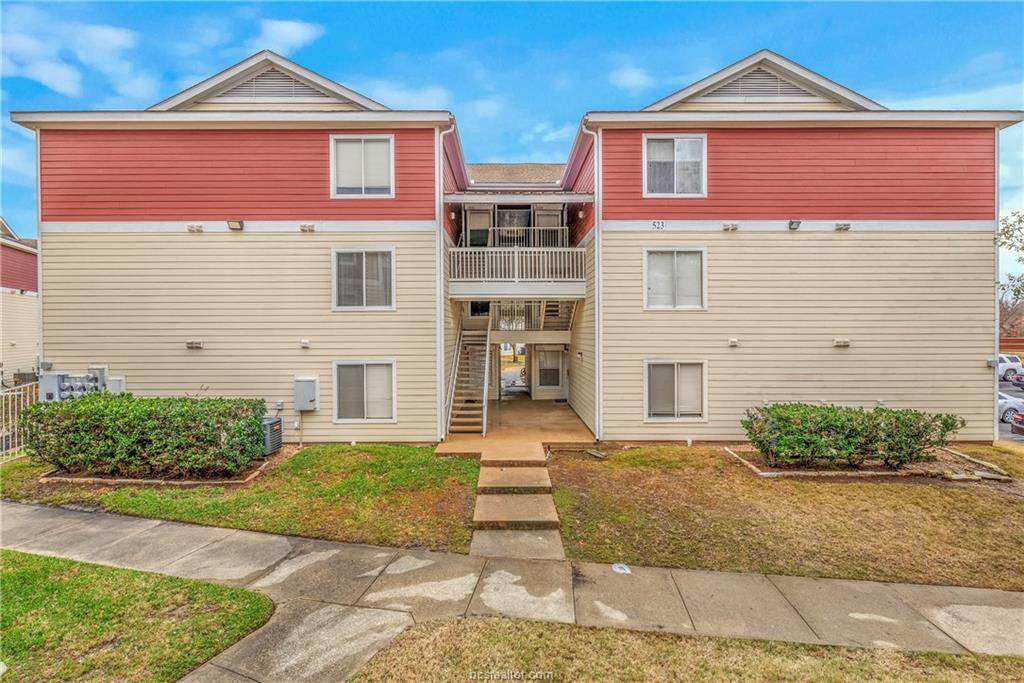 523 Southwest Parkway - Photo 1
