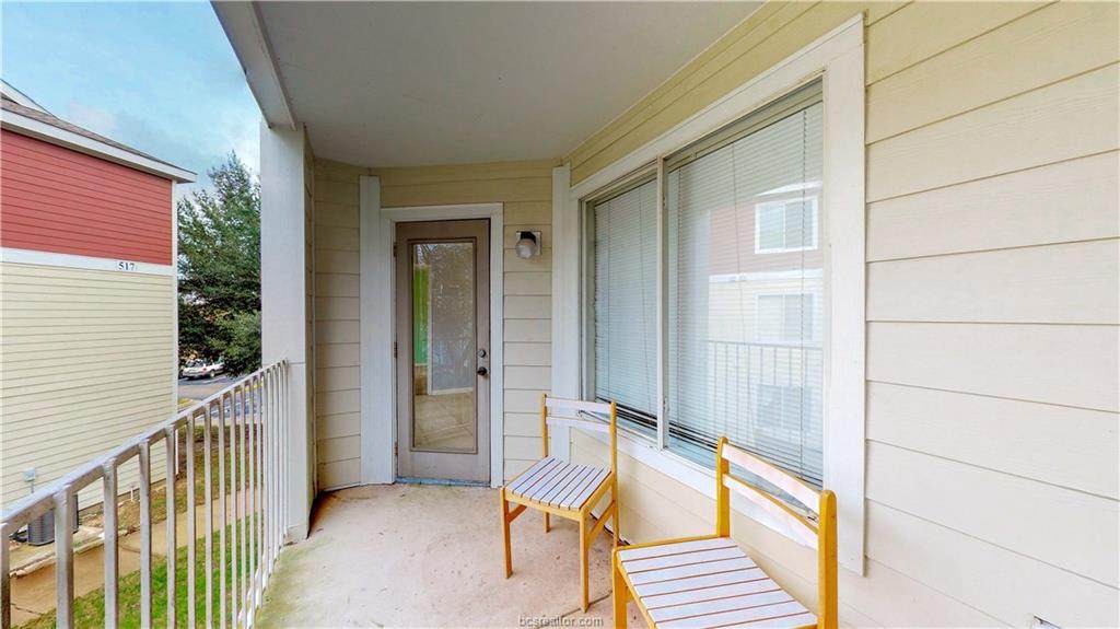 515 Southwest Parkway - Photo 1