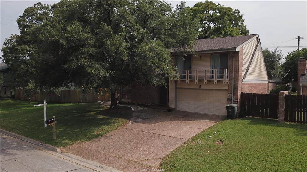 2910 Camelot Drive - Photo 1