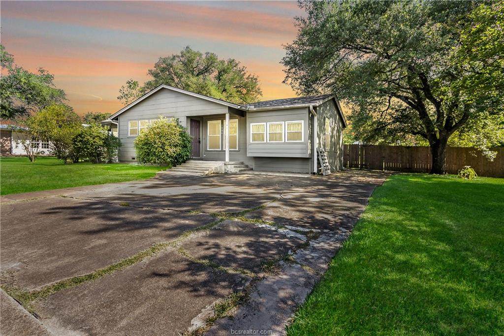 1004 Winding Road - Photo 1