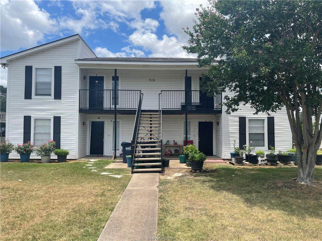 715,717 Vassar Court - Photo 1