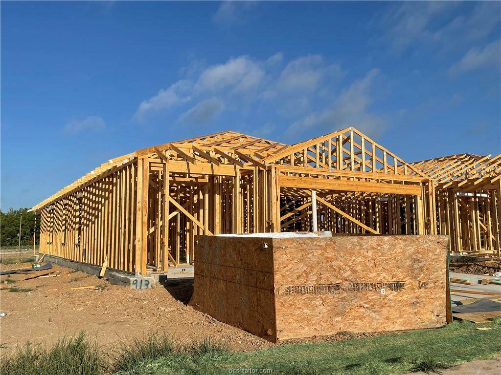 913 Kickapoo Lane - Photo 1