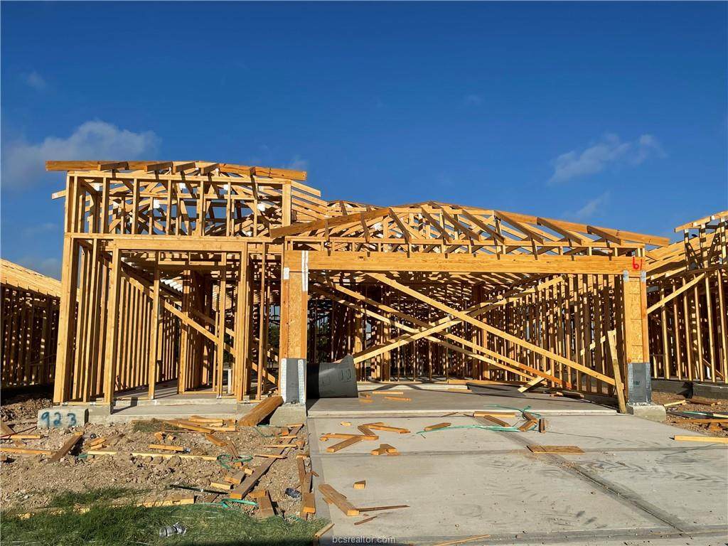 923 Kickapoo Lane - Photo 1