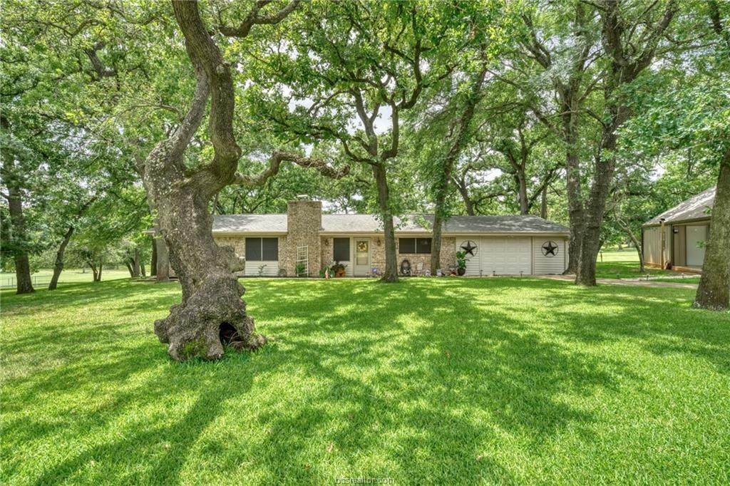 218 Golfview Drive - Photo 1