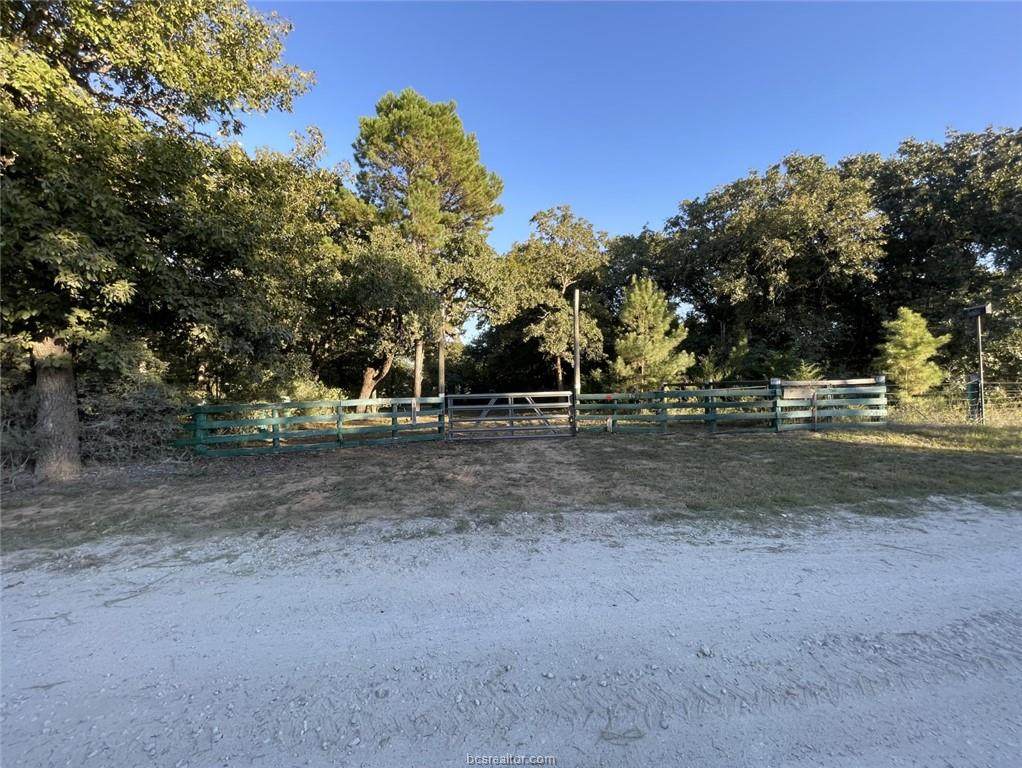 8601 Oakridge Drive - Photo 1