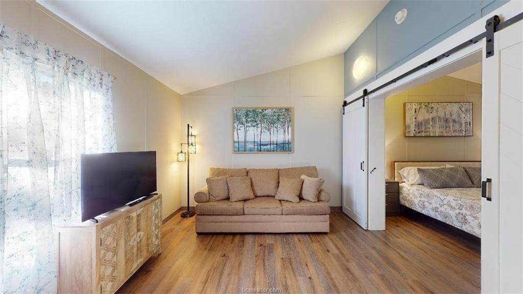 5585 Straub - Photo 1