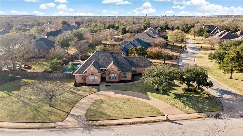 913 Winged Foot Drive - Photo 1
