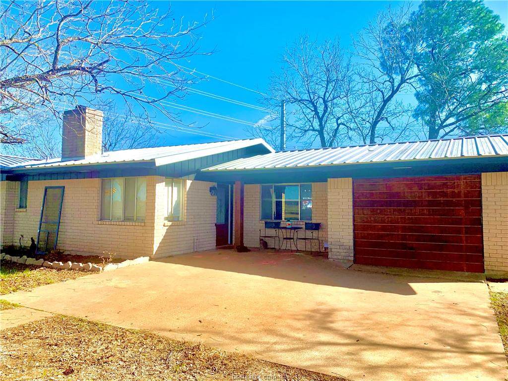 1574 Fm 166 - Photo 1