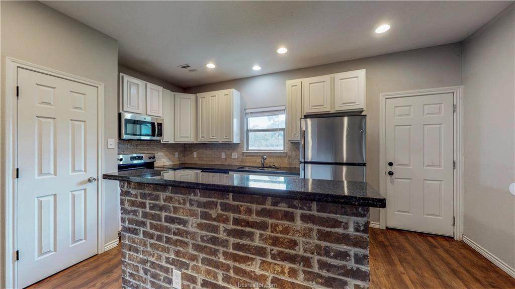 226 Lynn Drive - Photo 1