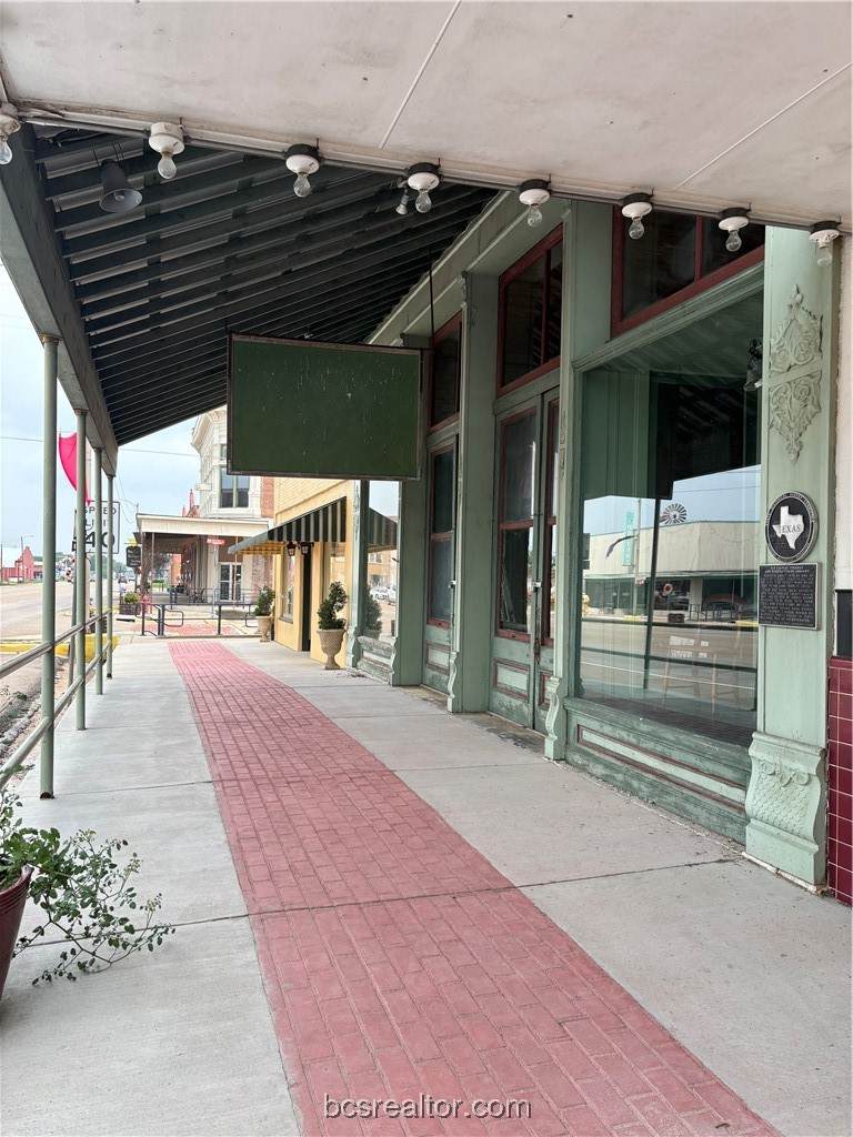 502 Main - Photo 1