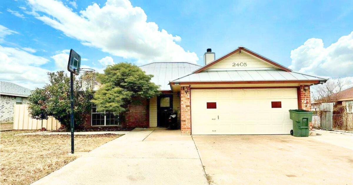 2405 Huckleberry - Photo 1