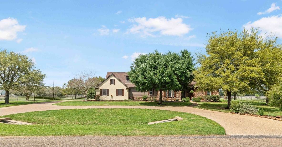 1701 Freestone Drive - Photo 1