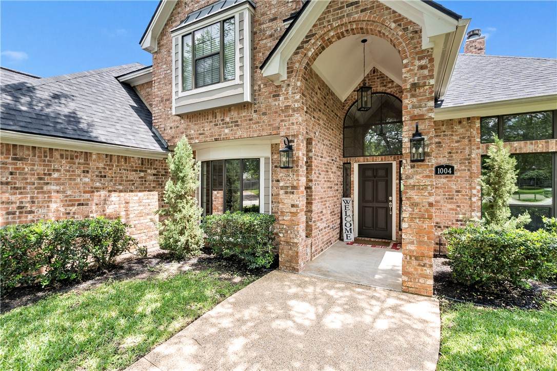 1004 Winged Foot Drive - Photo 1